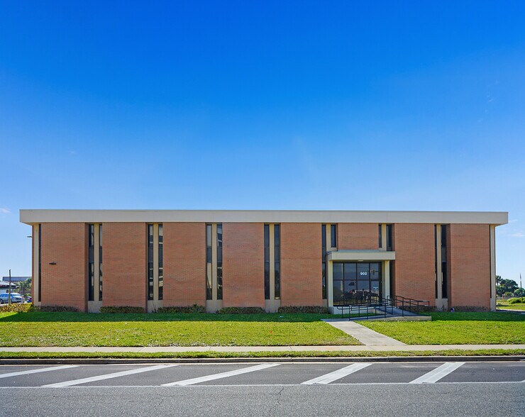 More Photos Of 902 S Atlantic Ave, Ormond Beach Bank For Sale