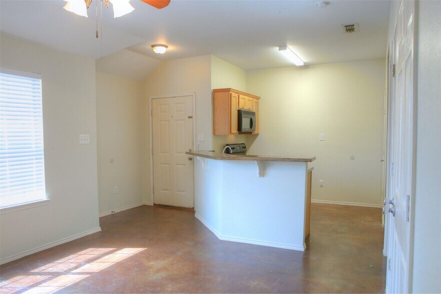 More Photos Of 141 Lindas Creek Ln, Weatherford Multifamily For Sale