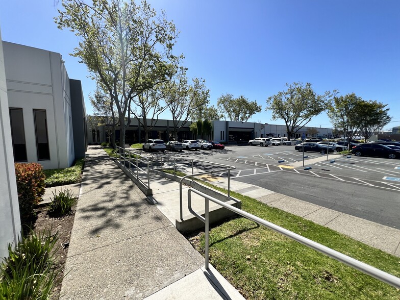 More Photos Of 1965-1987 Adams Ave, San Leandro Research And Development For Lease