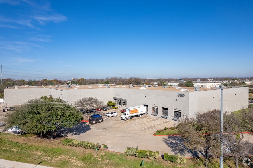 More Photos Of 800 Interchange Blvd, Austin Unknown For Lease