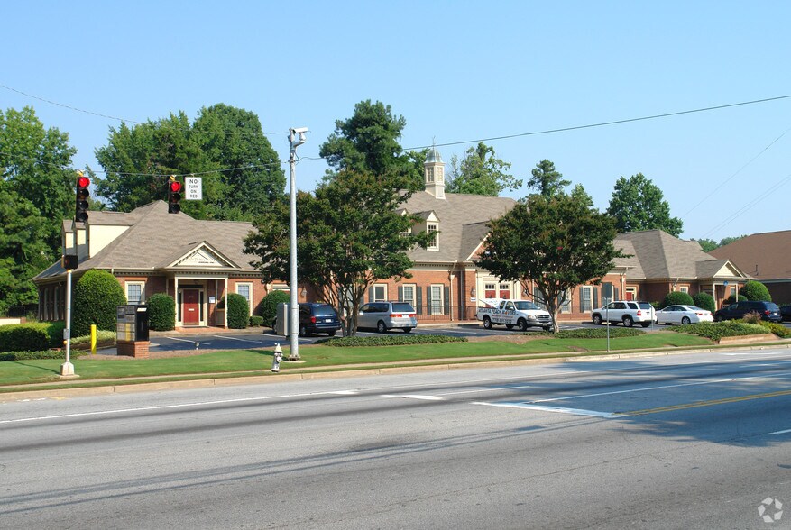 More Photos Of 5252 Roswell Rd NE, Atlanta Office For Lease