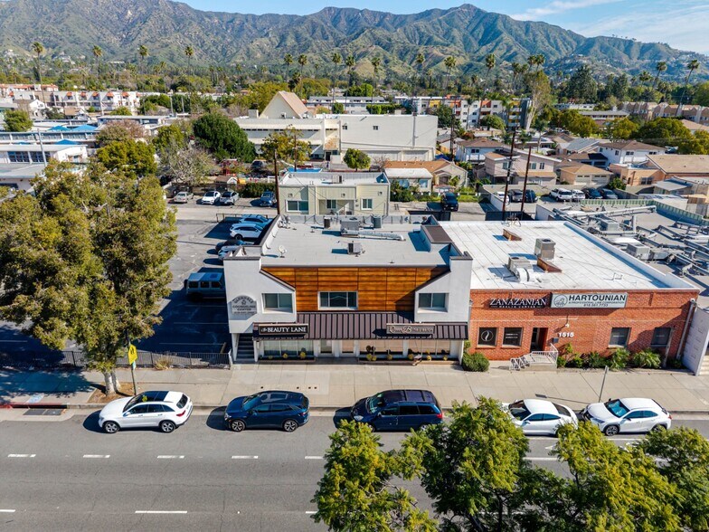 More Photos Of 1519-1521 W Glenoaks Blvd, Glendale Storefront Retail Residential For Lease