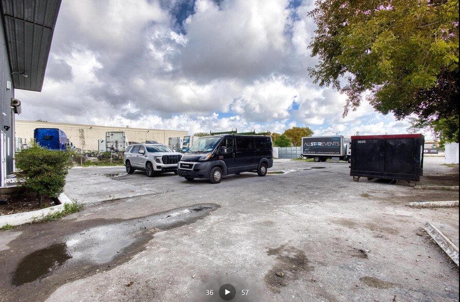 More Photos Of 13050 NW 43rd Ave, Opa Locka Warehouse For Lease