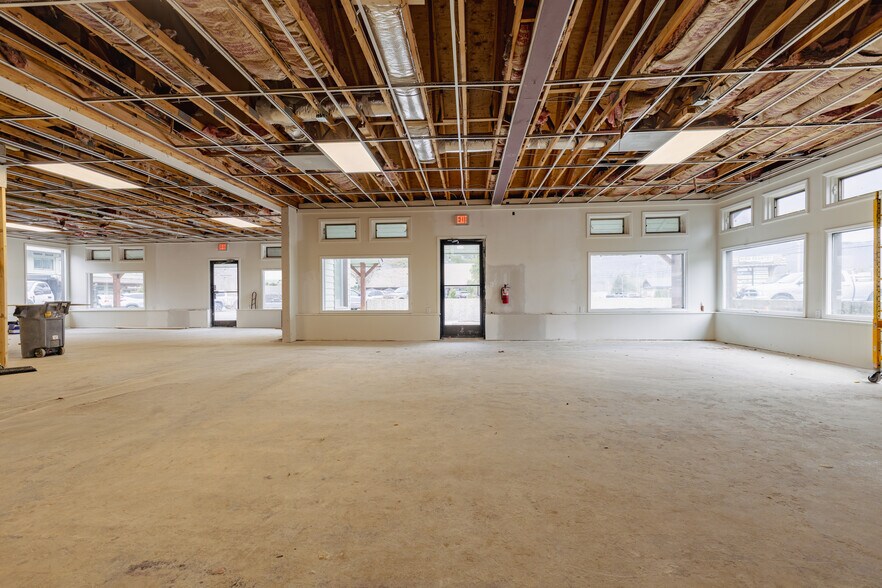 More Photos Of 110 High Country Sq, Banner Elk General Retail For Lease