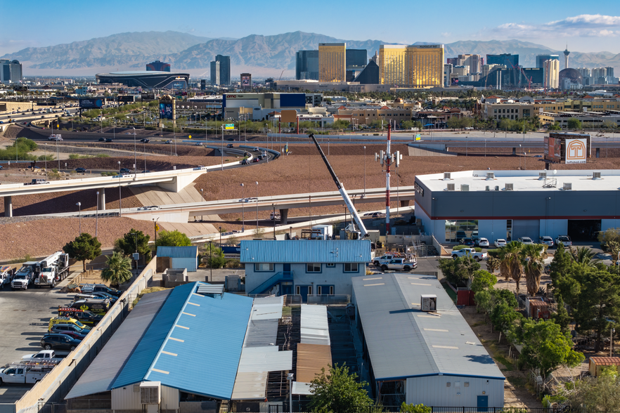 More Photos Of 2675 W Arby, Las Vegas Veterinarian Kennel For Sale