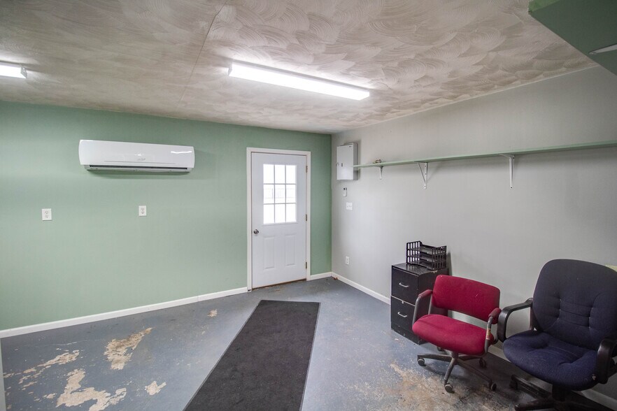 More Photos Of 98 Curtis St, Jerseyville Flex For Sale