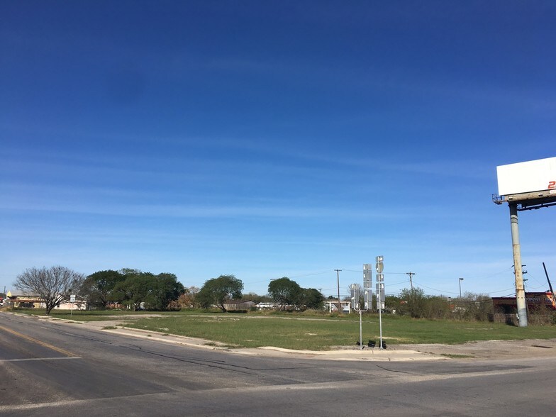 More Photos Of US 77, Robstown Land For Sale