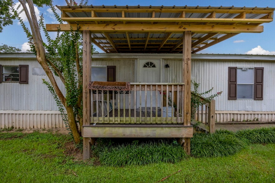 More Photos Of 128 Sandy Springs Ln, Lexington Manufactured Housing Mobile Home Park For Sale