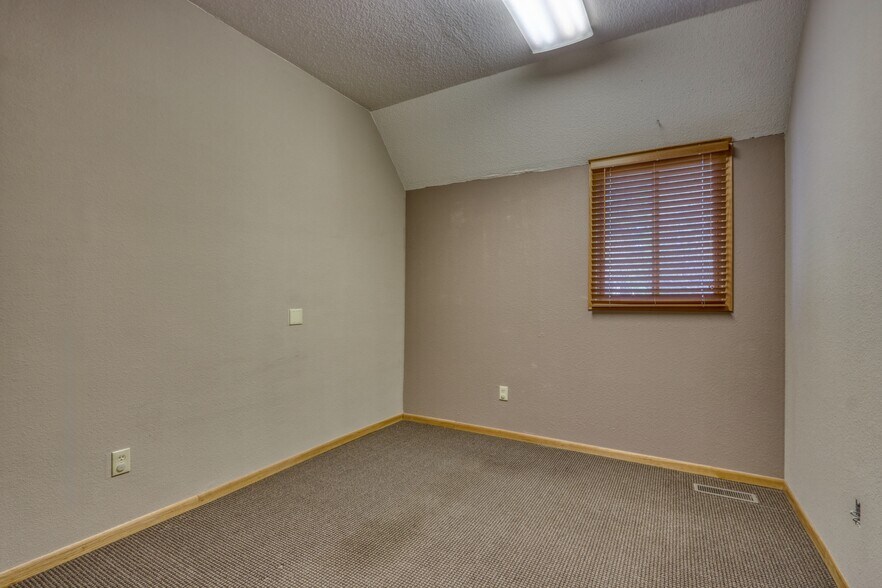 More Photos Of 10045 N State Road 27, Hayward Flex For Sale