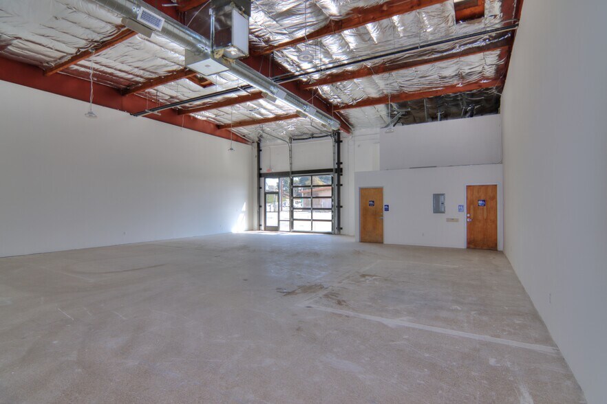 More Photos Of 3860 E Main St, Ventura Freestanding For Lease