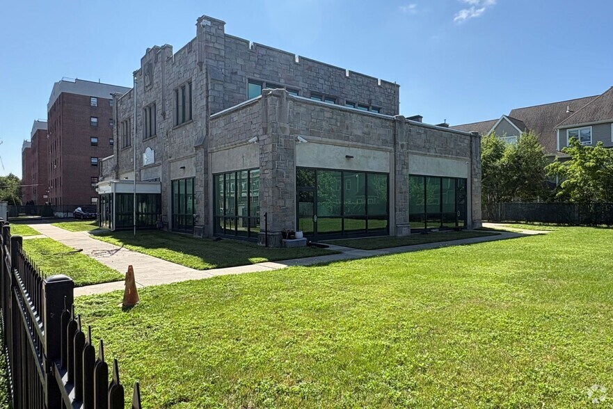 More Photos Of 1027 Fairfield Ave, Bridgeport Office For Sale