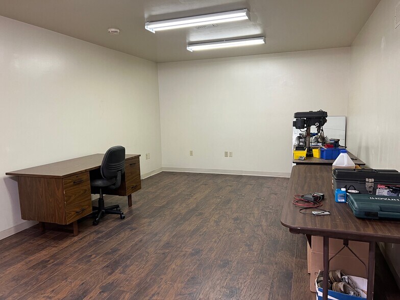 More Photos Of 3676 Crescent Ct E, Whitehall Warehouse For Lease