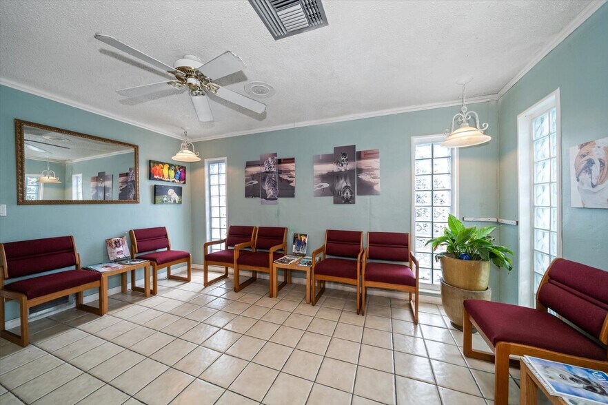 More Photos Of 1631 W Bay Dr, Largo Veterinarian Kennel For Sale