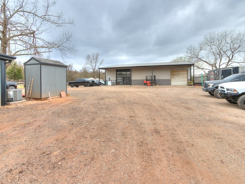 More Photos Of 6625 S Hiwassee Rd, Oklahoma City Showroom For Sale