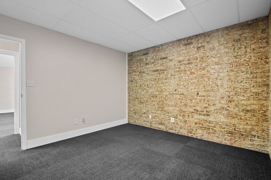 More Photos Of 2300 E 14th St, Tulsa Office For Lease
