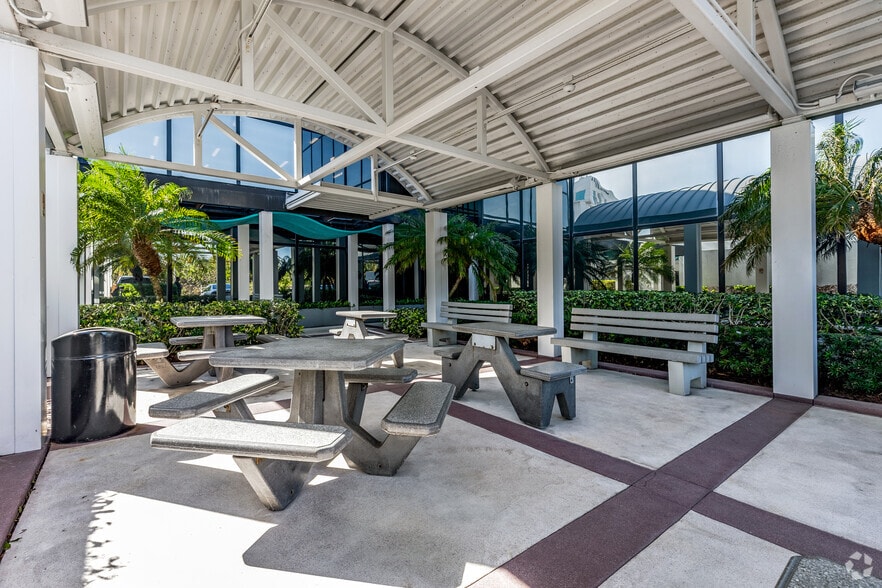 More Photos Of 5401 W Kennedy Blvd, Tampa Office For Lease