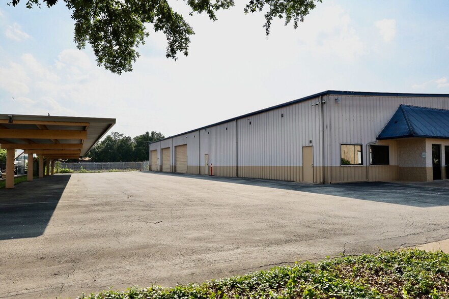 More Photos Of 1304 W Industrial Blvd, Round Rock Light Distribution For Lease