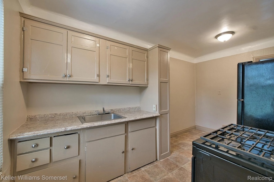 More Photos Of 51 Spokane Dr, Pontiac Apartments For Sale