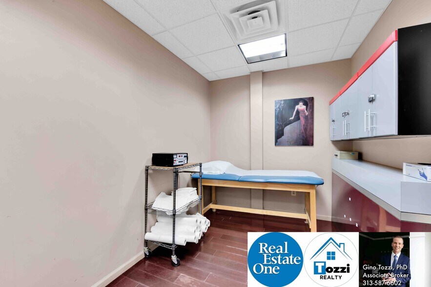 More Photos Of 27253 Van Dyke Ave, Warren Medical For Lease