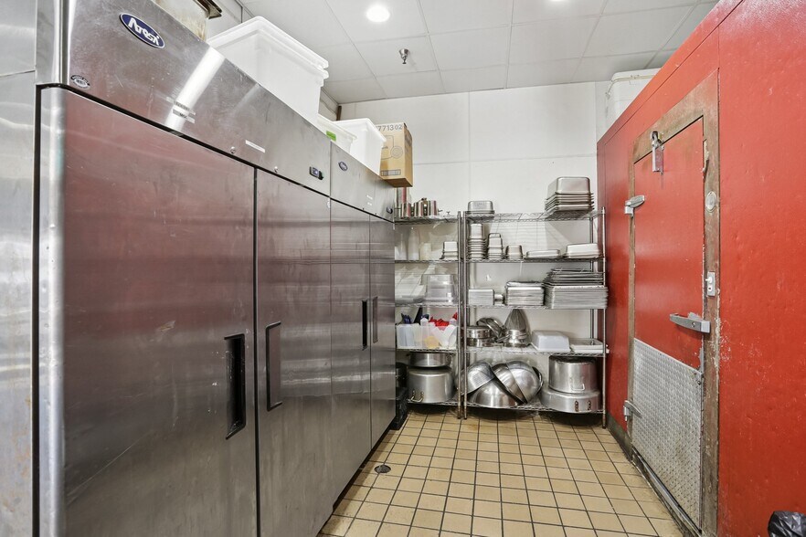 More Photos Of 1051 Annunciation St, New Orleans Restaurant For Sale