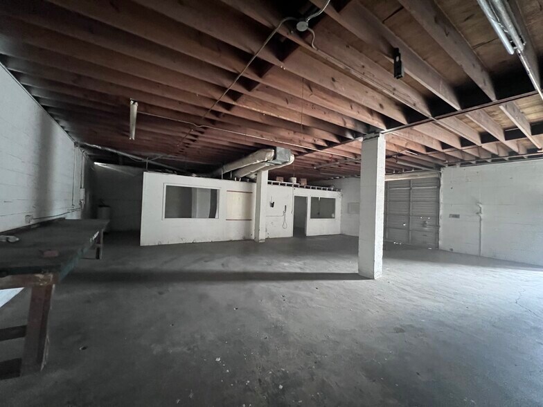More Photos Of 5811 S Owasso Ave, Tulsa Warehouse For Lease
