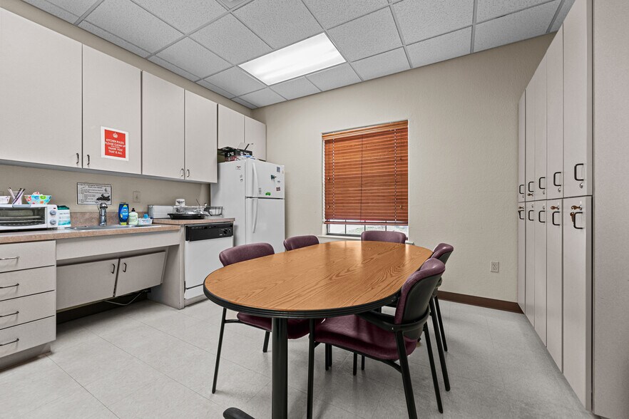 More Photos Of 1115 Kinwest Pky, Irving Medical For Lease