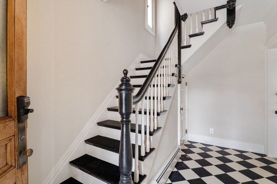 More Photos Of 462-470 2nd Ave, Troy Storefront Retail Residential For Sale