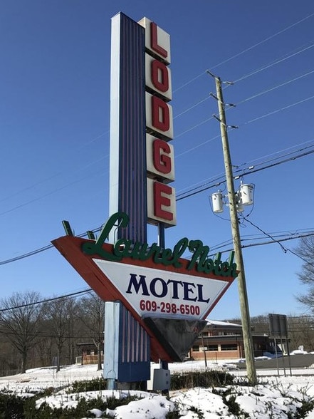 More Photos Of 1043 US Highway 206, Bordentown Hotel For Sale
