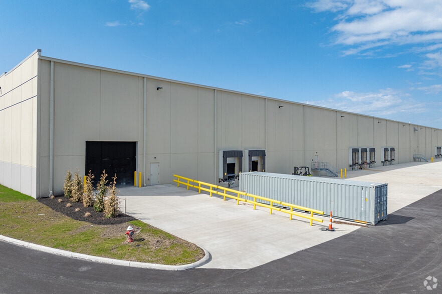 More Photos Of 37988 Avon Commerce Pky, Avon Distribution For Lease