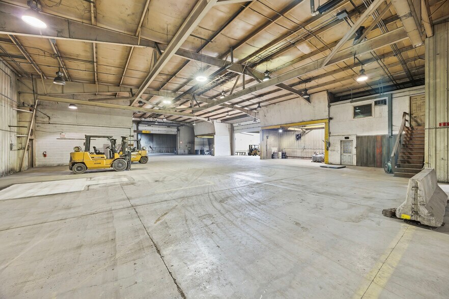 More Photos Of 5704 E 1700 North Rd, Danvers Industrial For Lease