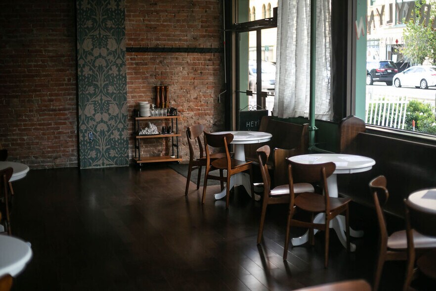 More Photos Of 537 Main St, Buffalo Storefront Retail Residential For Sale