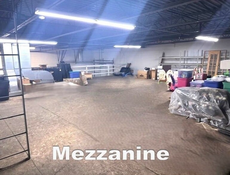 More Photos Of 290 Industrial Dr, Wauconda Warehouse For Sale