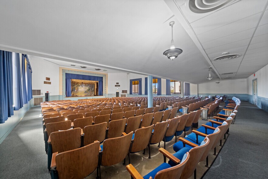 More Photos Of 601 W Lewis St, Conroe Flex For Sale