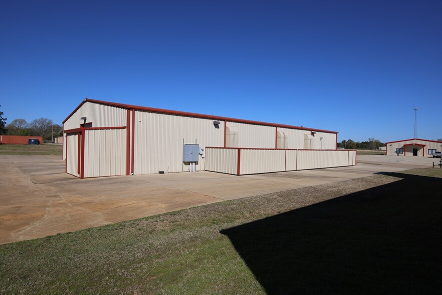 More Photos Of 401 Industrial, Nash Warehouse For Lease