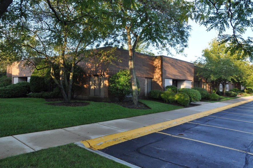 More Photos Of 1535 Lake Cook Rd, Northbrook Office For Sale