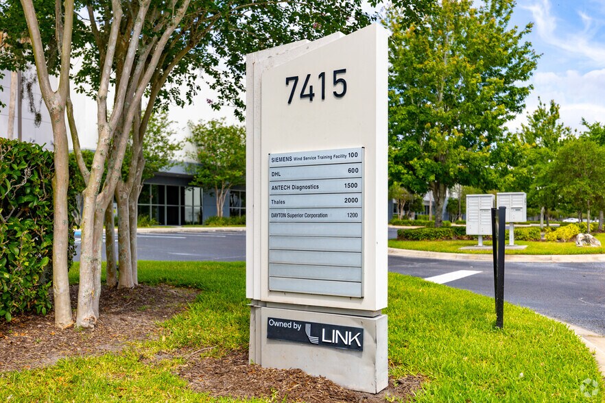 More Photos Of 7415 Emerald Dunes Dr, Orlando Distribution For Lease