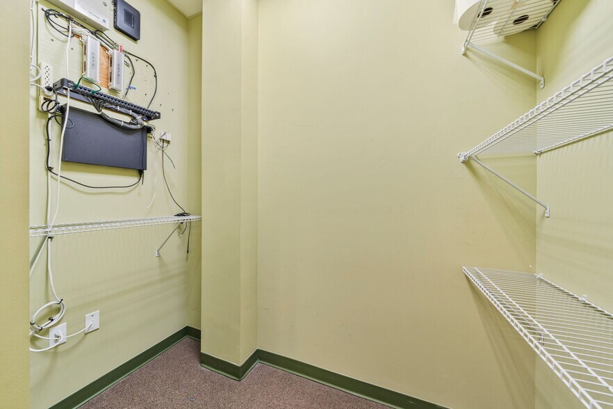 More Photos Of 11602 Lake Underhill Rd, Orlando Flex For Lease