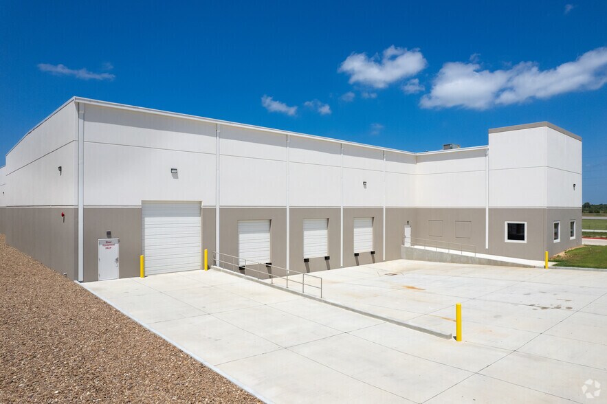 More Photos Of 2701 Twinwood Pky, Brookshire Distribution For Sale