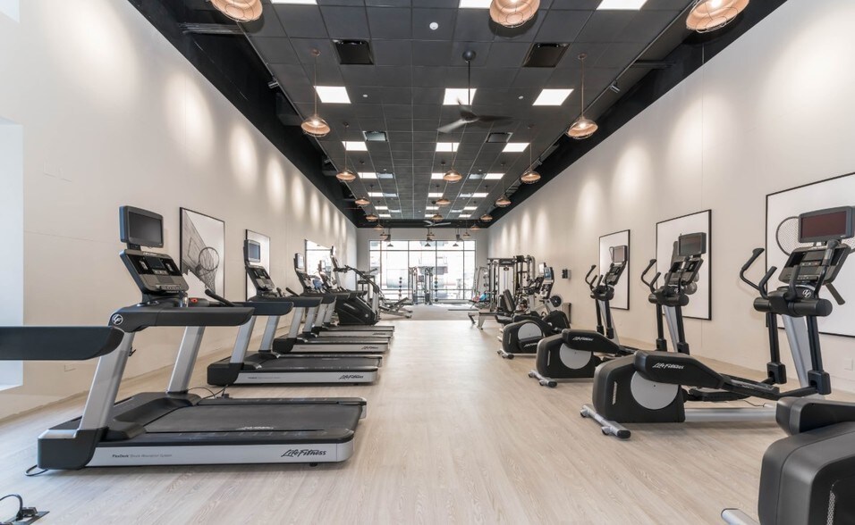 More Photos Of 320 W Illinois St, Chicago Apartments For Lease