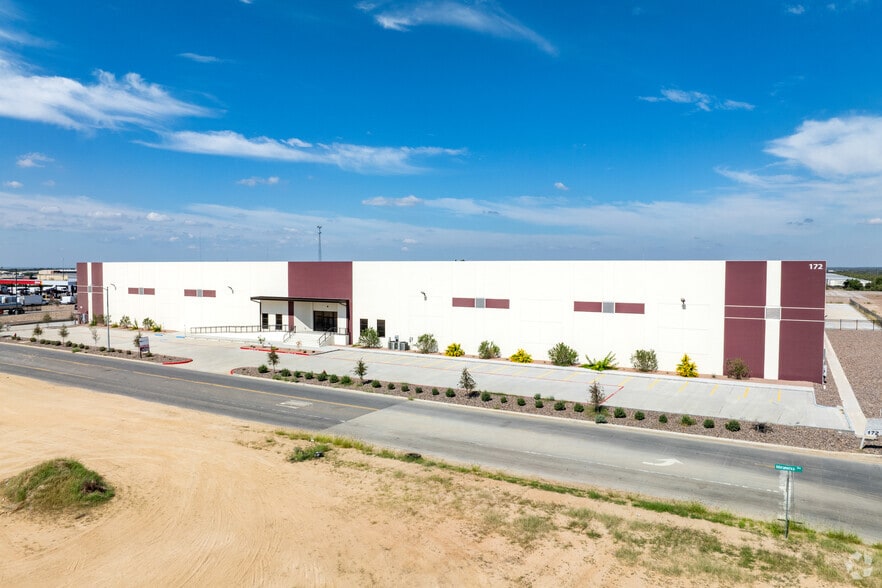 More Photos Of 172 Interamerica Blvd, Laredo Warehouse For Lease