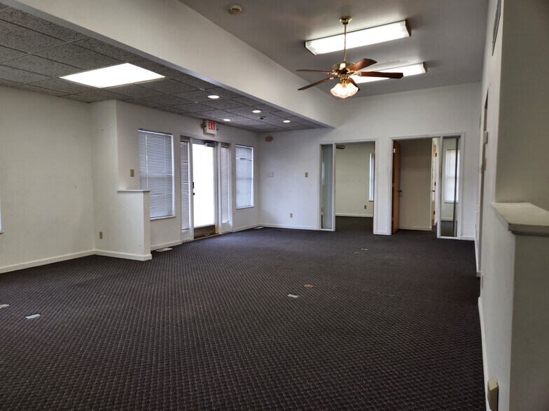 More Photos Of 5124 Warren Rd, Imperial Office For Sale