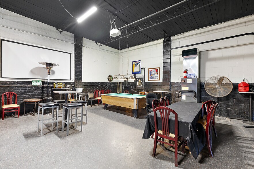 More Photos Of 16387–16395 Harper ave @ Harper Ave and Whittier Ave, Detroit Bar For Sale