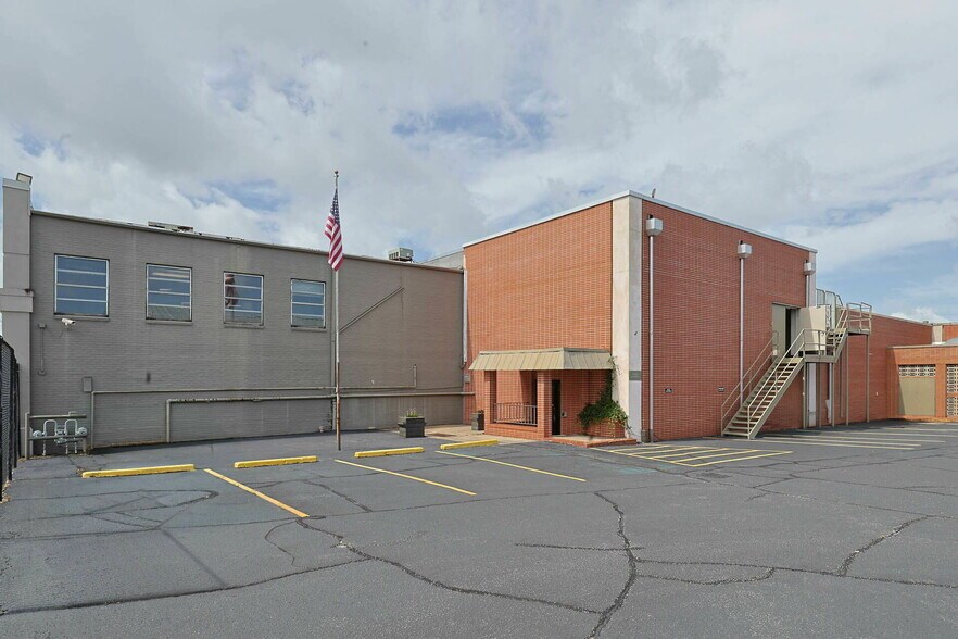 More Photos Of 1323 11th Ave, Columbus Industrial For Sale