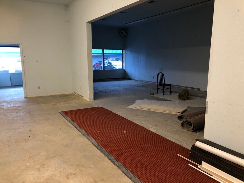 More Photos Of 2109 Roberts Rd, Medford Flex For Lease