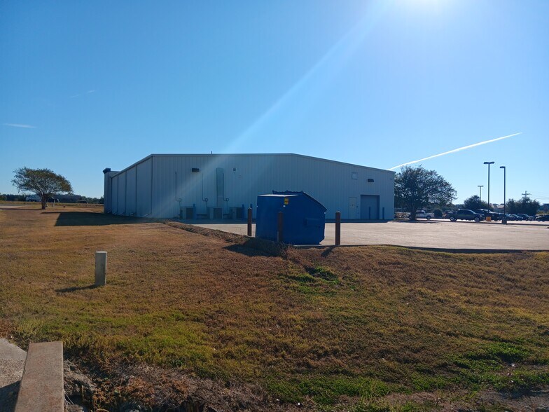 More Photos Of 9230 N Highway 6, Navasota Freestanding For Sale