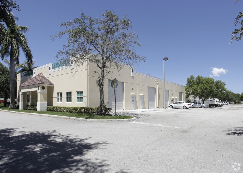 More Photos Of 11870 W State Road 84, Davie Warehouse For Lease