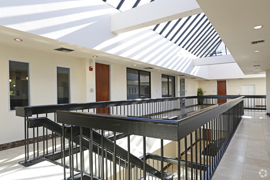 More Photos Of 17120 N Dallas Pky, Dallas Office For Lease