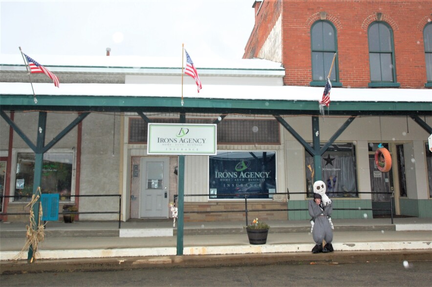 Primary Photo Of 125 Main, Sherman Bank For Sale