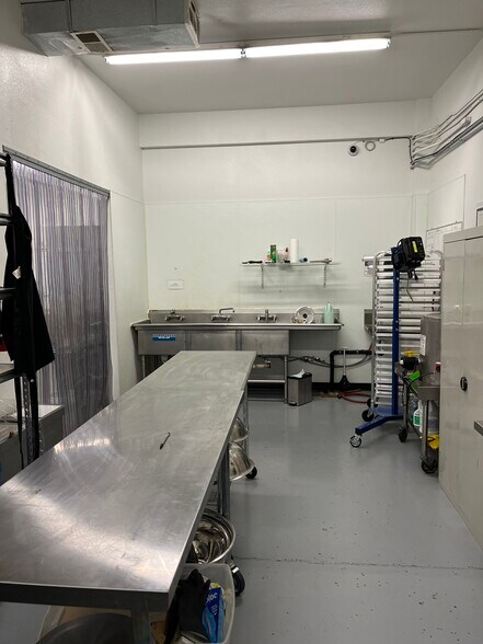 More Photos Of 1040 5th Ave, Lyons Manufacturing For Lease
