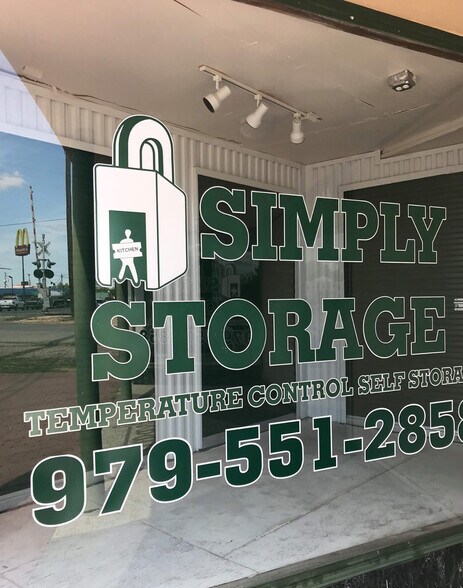 More Photos Of 1110 Austin St, Hempstead Self Storage For Sale